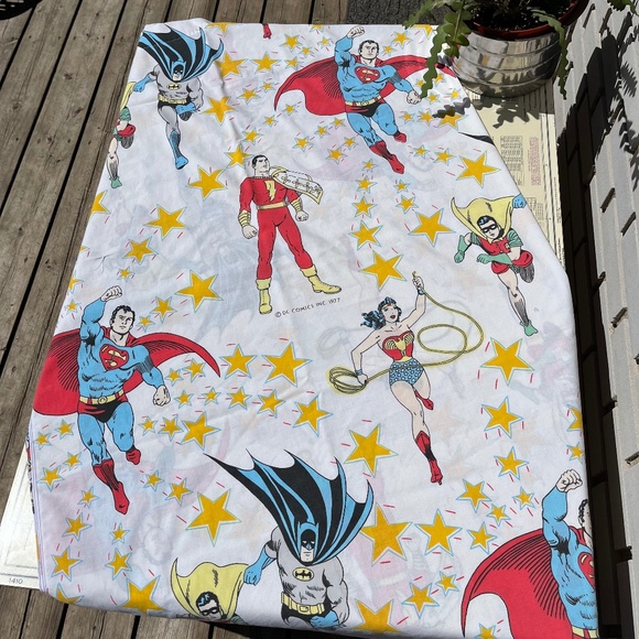 Vintage 1977 DC Comic Hero Graphic Flat Sheet - Picture 2 of 7